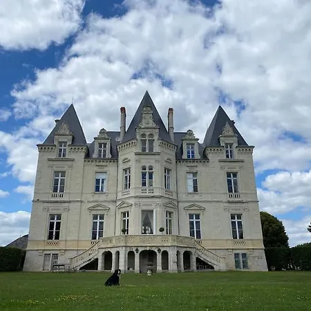 Château Du Maurier Casa de Férias