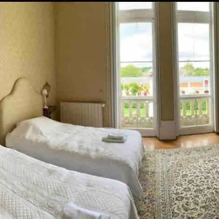 Château Du Maurier Casa de Férias